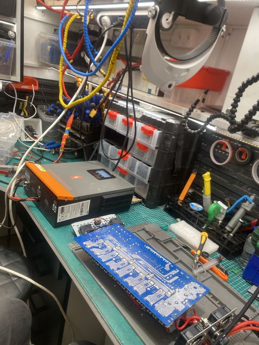 Ремонт інверторів та джерел безперебійного живлення (ДБЖ):