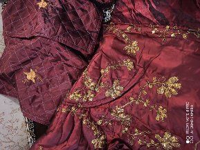 Покрывало на кровать с наволочками.