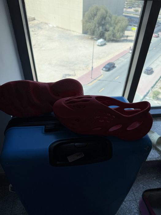 Yeezy foam runner red