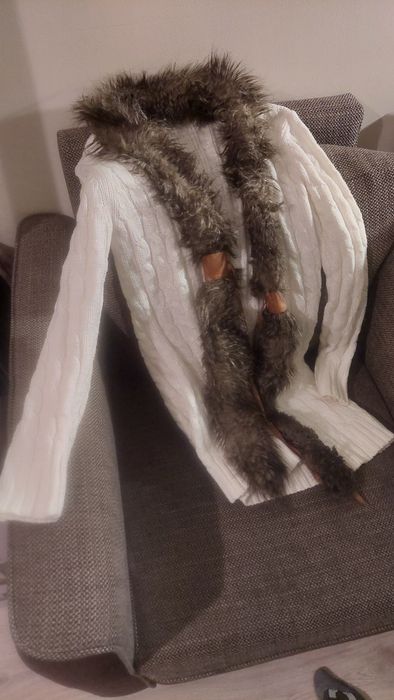 Sweter, rozmiar M, stan bardzo dobry.