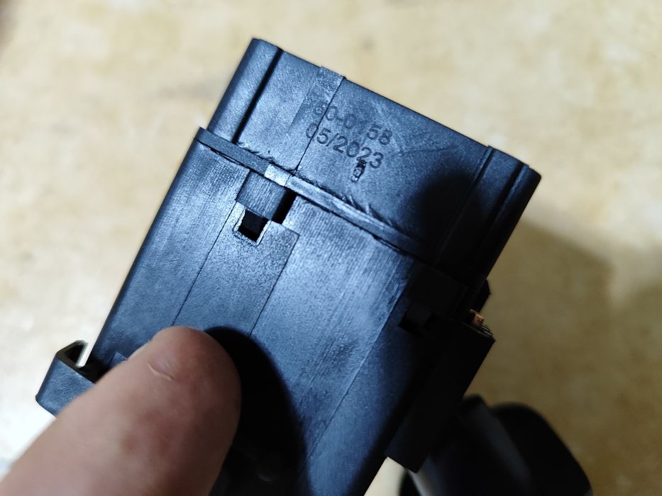 Przełącznik wycieraczek i spryskiwaczy.