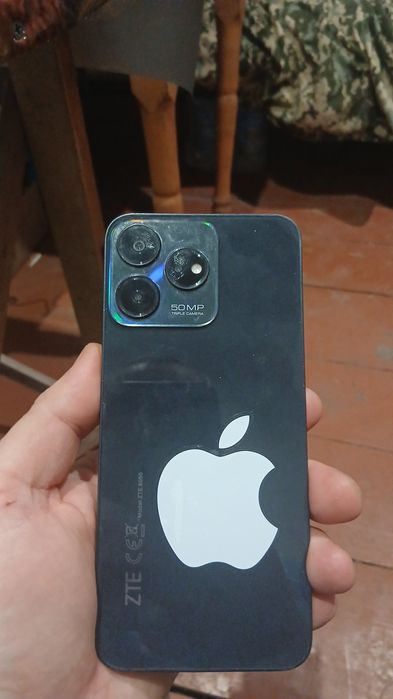 Продам мобільний телефон ZTE 8050