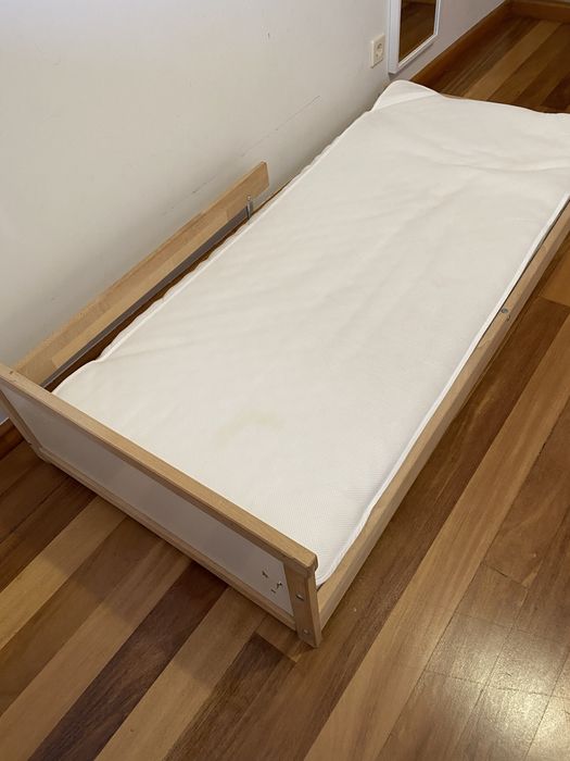 Cama de criança IKEA Snignar + colchão + resguardo