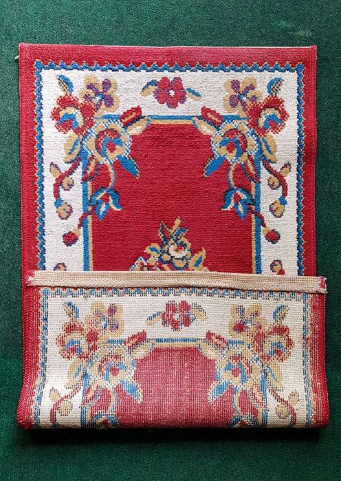 1 tapete CUF (Ormuz) pequeno com decoração floral renascentista