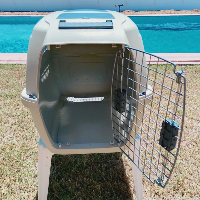 pet carrier/transport/kennel