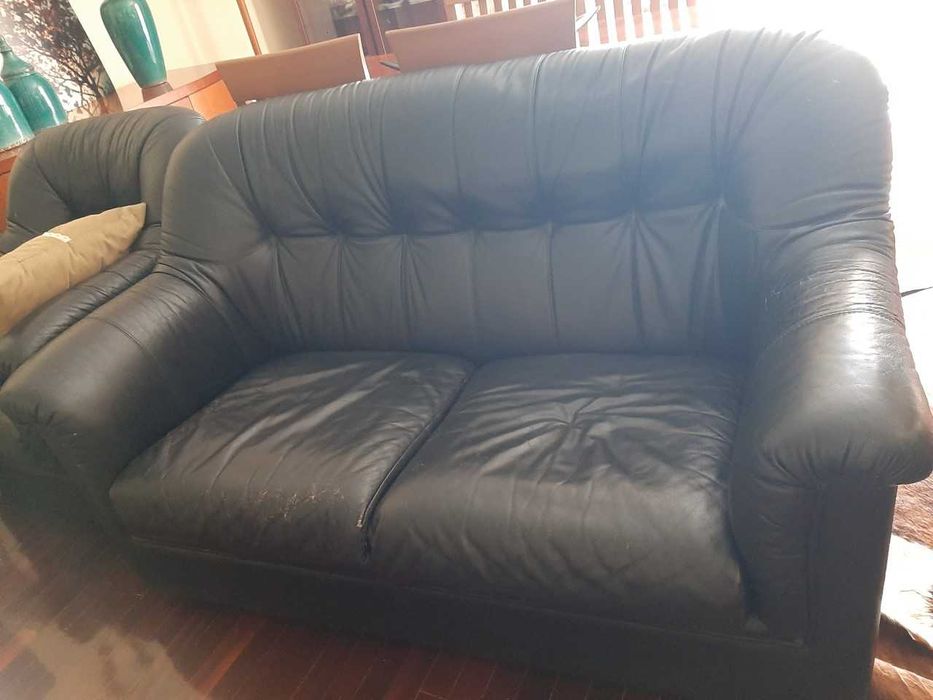 SOFÁ  em pele preta