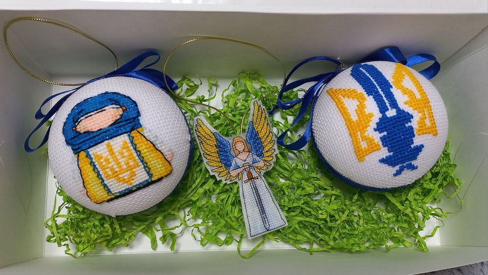 Новорічні іграшки