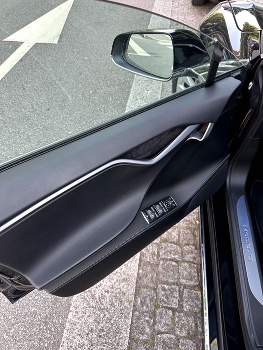 Tesla Model S 75D