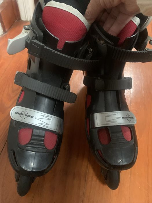 Used Bauer 8 Skates