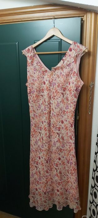 Vestido de Chifonn comprido as florinhas cor de rosa