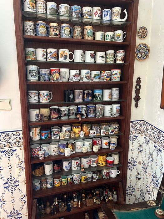 Conjunto de 120 canecas do mundo