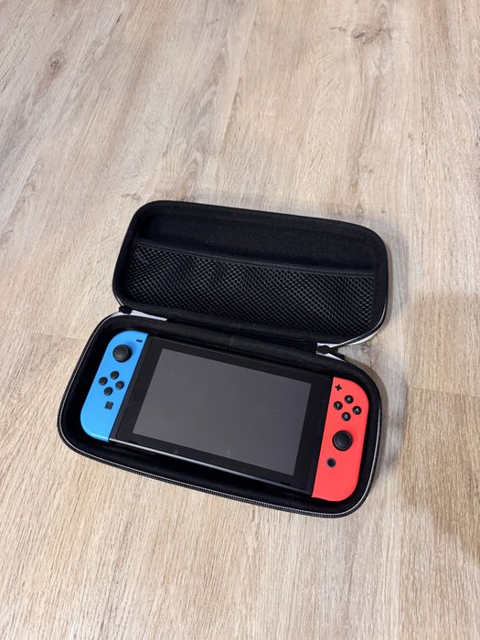 Nintendo Switch V2 (Neon Blue / Neon Red) – usado 2 vezes