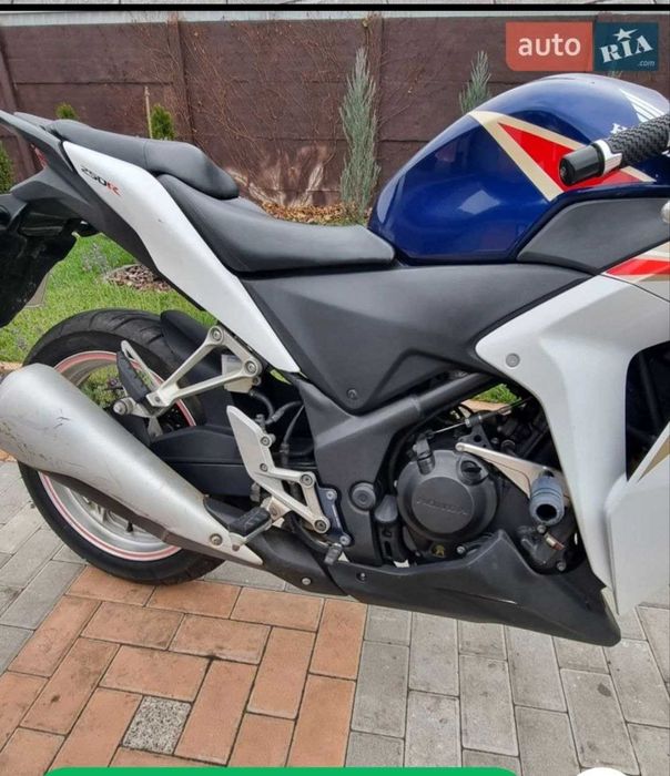 Мотоцикл Honda cbr250r 2011 года
