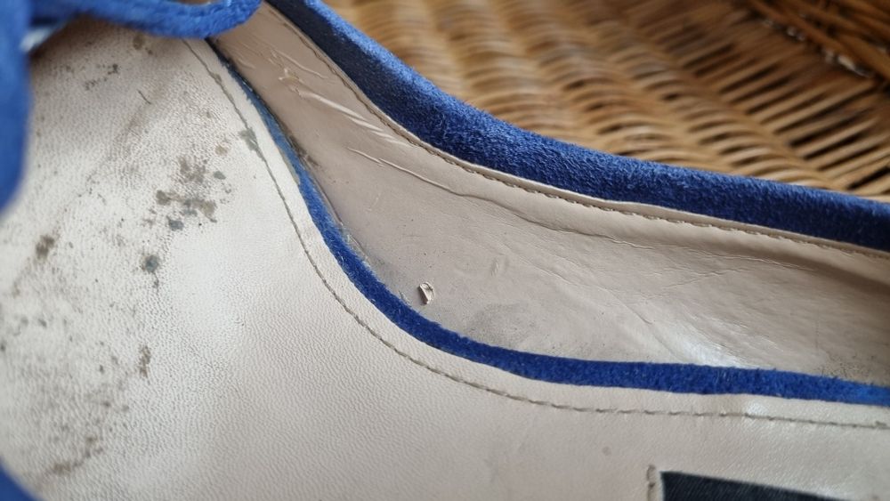 Niebieskie buty na obcasie z odkrytymi palcami