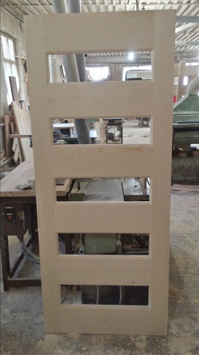 Двері із масиву. Виготовлення дверей із дерева під замовлення. Двері