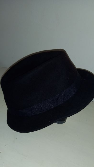 Chapéu  preto fabricado na Itália