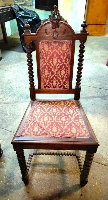 Secretária Antiga com Duas Cadeiras