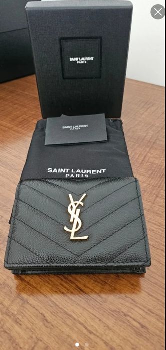 Carteira de cor preta