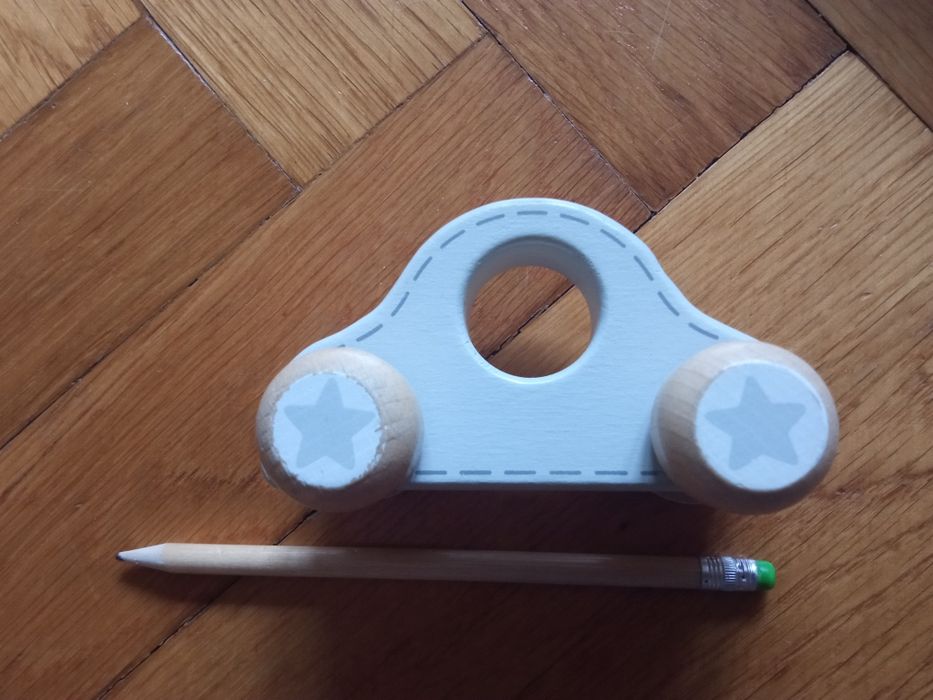 Goki drewniane auto samochód z dziurką do rączki
