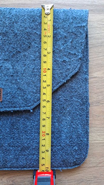 Capa para portátil em feltro cinzento