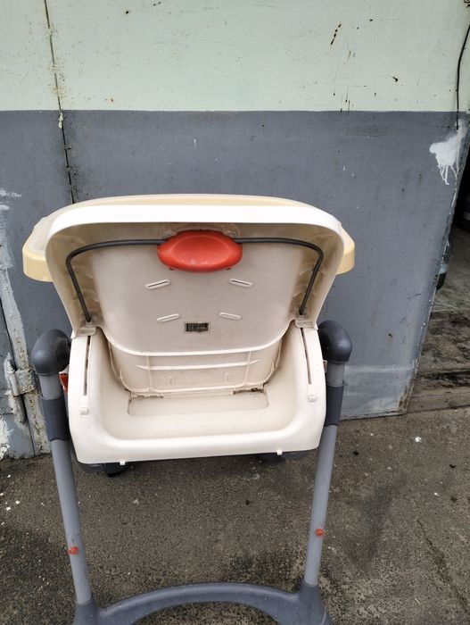 Дитячі столики для годування