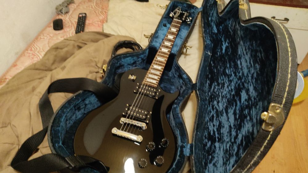 Guitarra elétrica ( HARLEY BENTON )