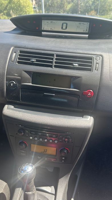 Citroën C4 1.6 HDi-aceito troca por 5 lugares