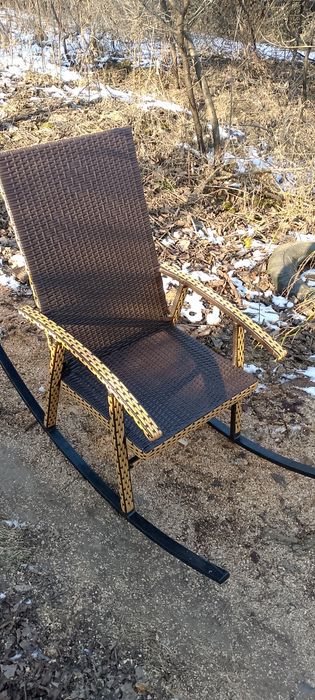 Крісло гойдалка з ротангу