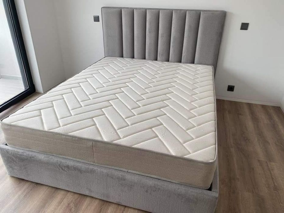 Camas estofadas novas