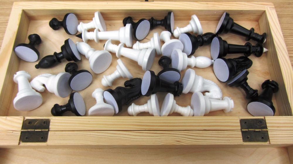 шахматы и шахматная доска новые, комплект, хороший подарок