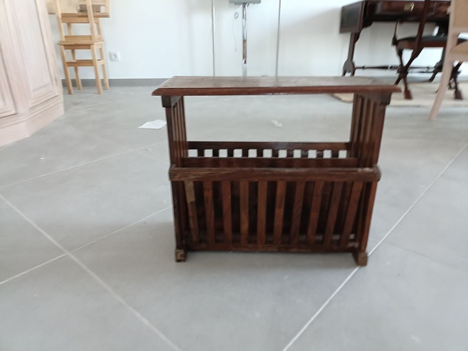 Vários itens. Suporte para revistas, suporte para roupa, Kalyan de cobre