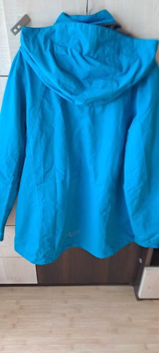 Turkusowa wiatrówka r.42