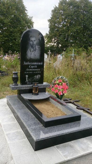 Пам'ятники, для військових комплекси,вироби з граніту, меморіальні ко