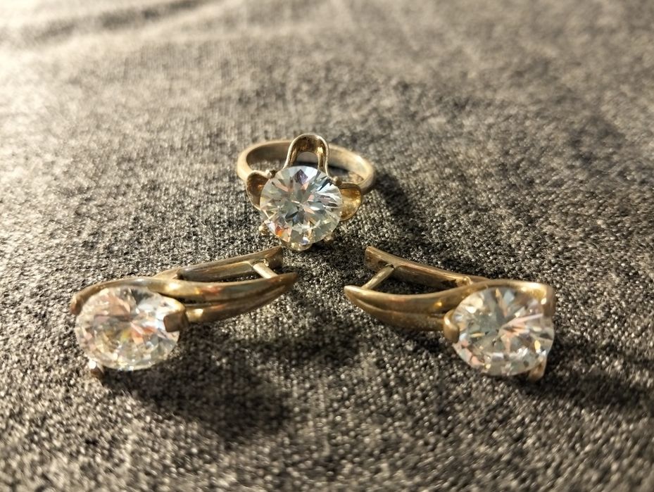 Сережки срібні з каменем