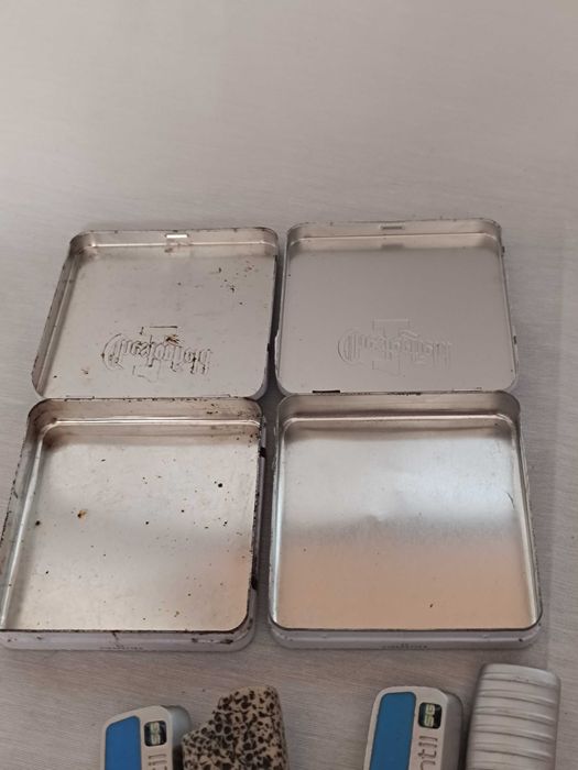 Porta Isqueiros antigos e caixas metálicas