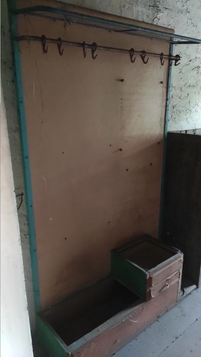 Stara garderoba do oddania.