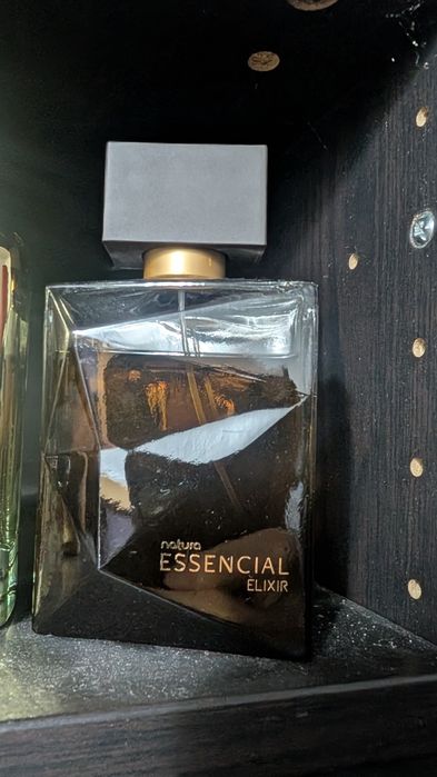 Vários perfumes árabes