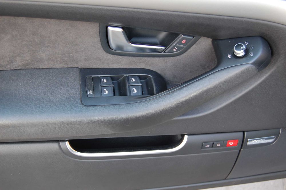 Audi A8D3 3,2 FSI 2007, modelowo 2008 polift, uszkodzony, niski przebieg