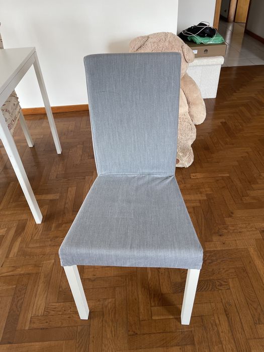 KÄTTIL ( IKEA ) 4 Cadeiras brancas com tecido em cinzento