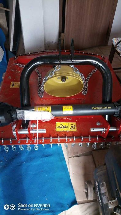 Tractor iseki 4x4 com alfaias