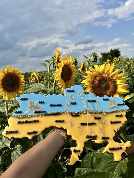 Годинник ручної роботи з епоксидної смоли  Карта України