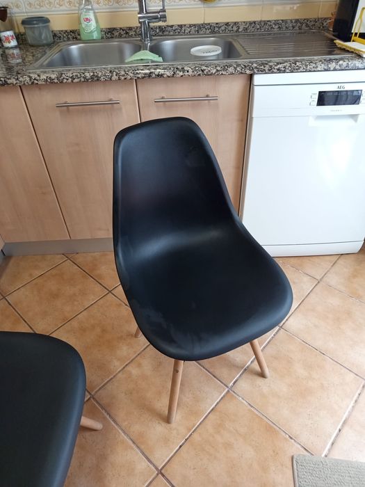 Mesa de Refeição/Cozinha 120 × 60 cm com 4 Cadeiras Estilo Nórdico – Excelente Estado