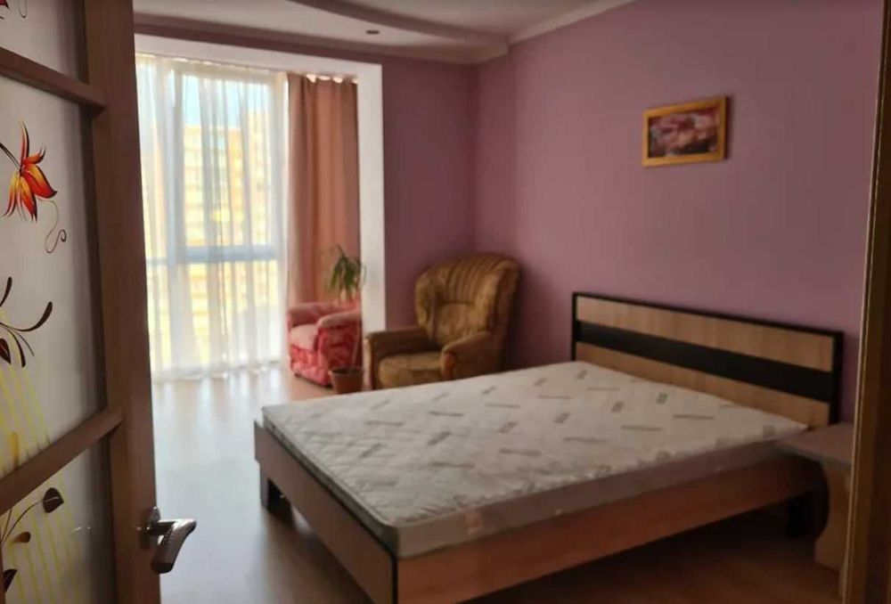 Оренда 1но кімнатна студія площею 65 кв.м. ЖК Набережний квартал, добрий житловий стан, автономне опалення, гарні меблі та техніка. Дзвоніть
