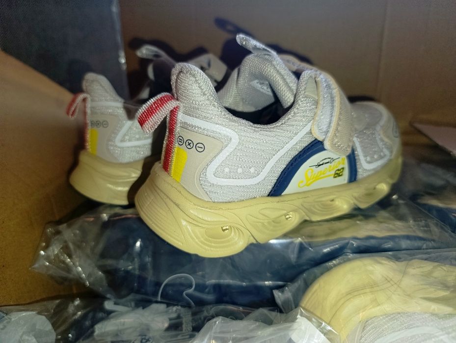 Дитячі кросівки, що світяться при ходьбі (LED), розміри 26–31 кроссовк