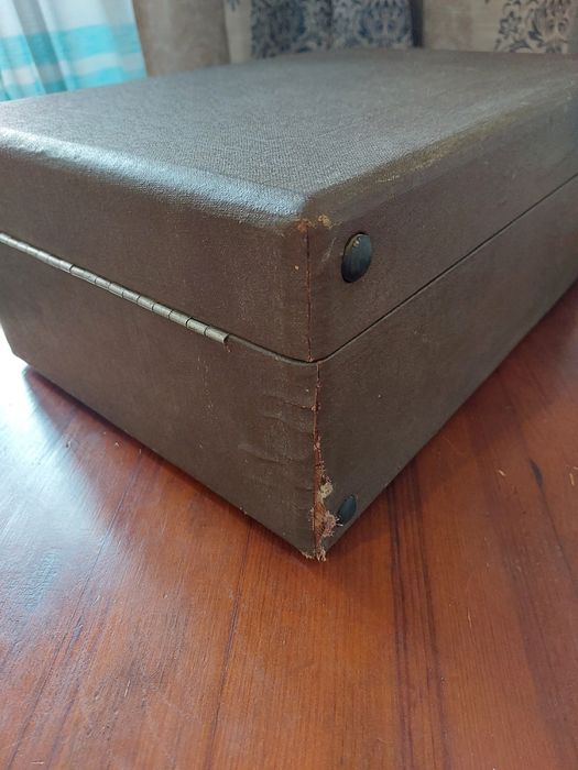 Патефон ПТ-3 проигрователь виниловых пластинок механический.