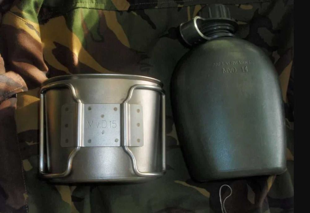 Manierka Wojskowa Armia Holandia z Kubkiem ze Stali Nierdzewnej