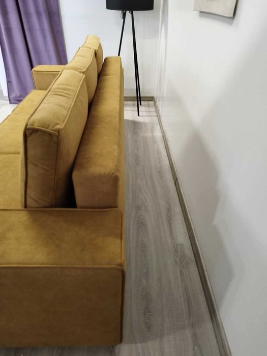 Kanapa Senator z szerokimi bokami