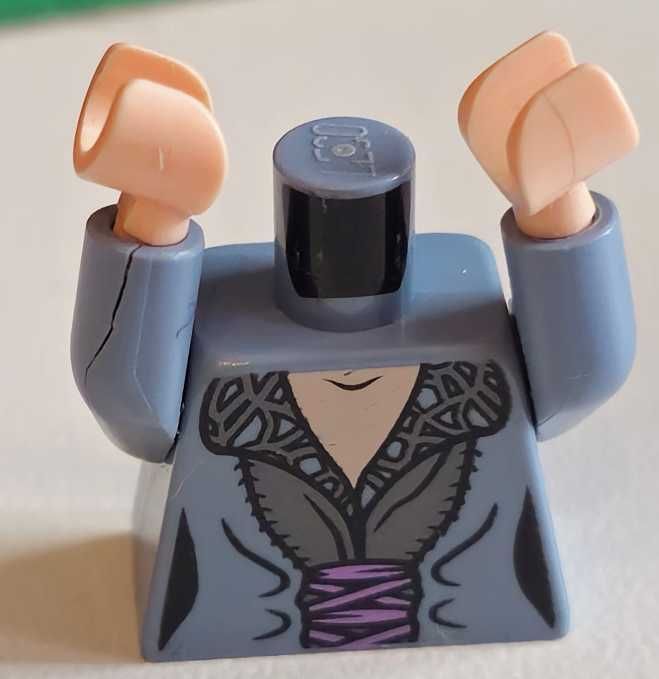 Lego Arwen, Tors z zestawu "Narada u Elronda" 79006, pęknięcia, Kraków