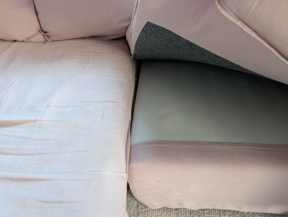 Sofá de linho com chaise longue