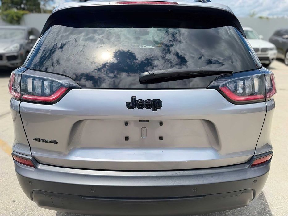 Jeep Cherokee Latitude Plus 4x4      2021